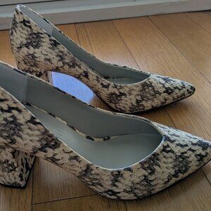 1. State Saffy Block Heel Pump Black and White